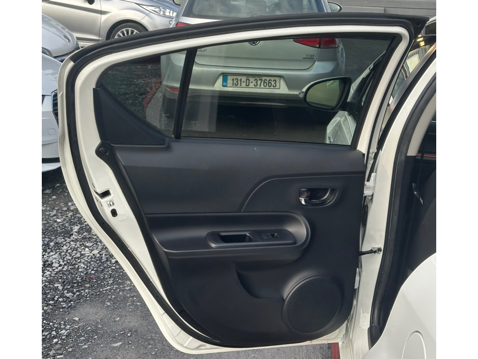 2017 Toyota Aqua - image 13