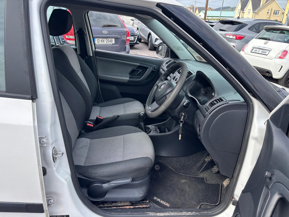 2015 Skoda Fabia - image 4