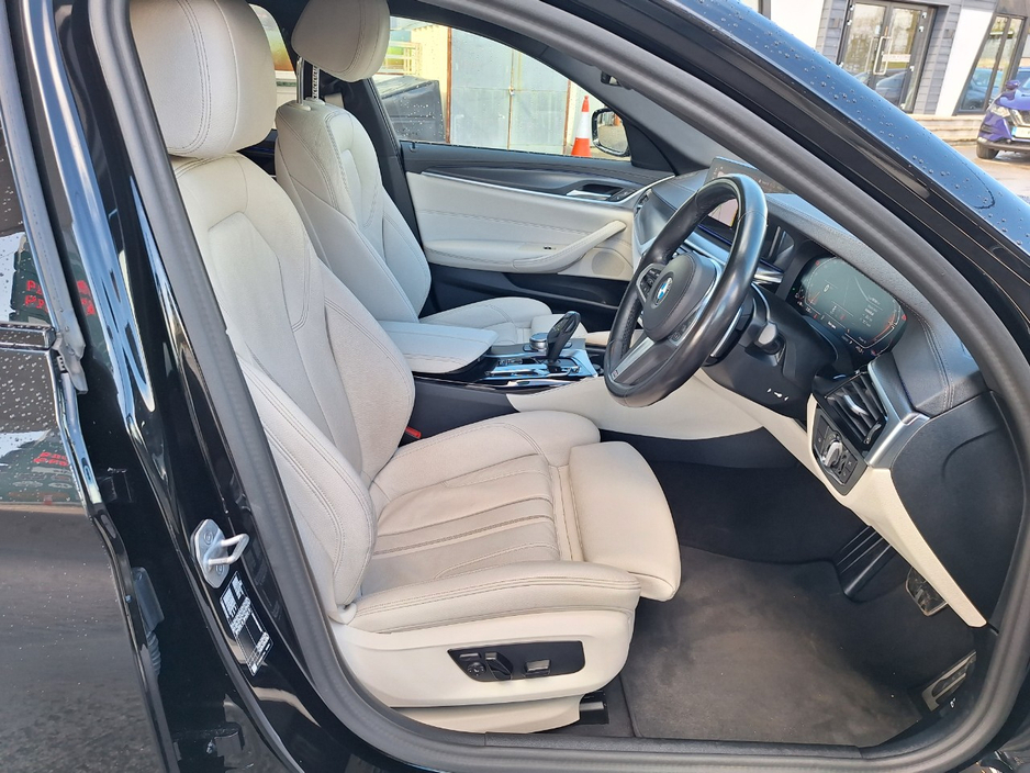 2023 BMW 5 Series - image 15