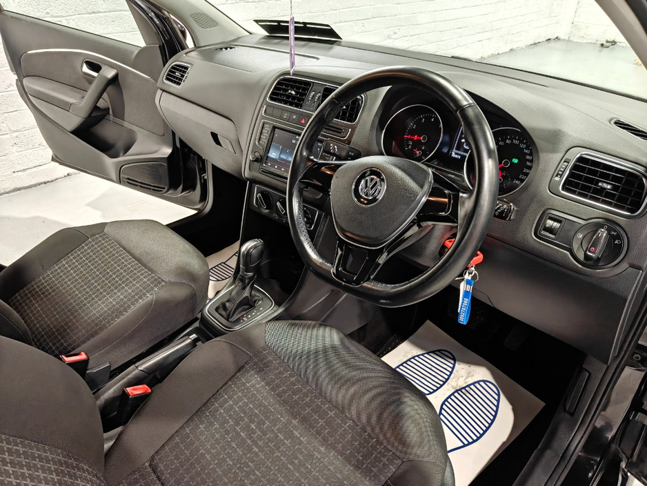 2015 Volkswagen Polo - image 12