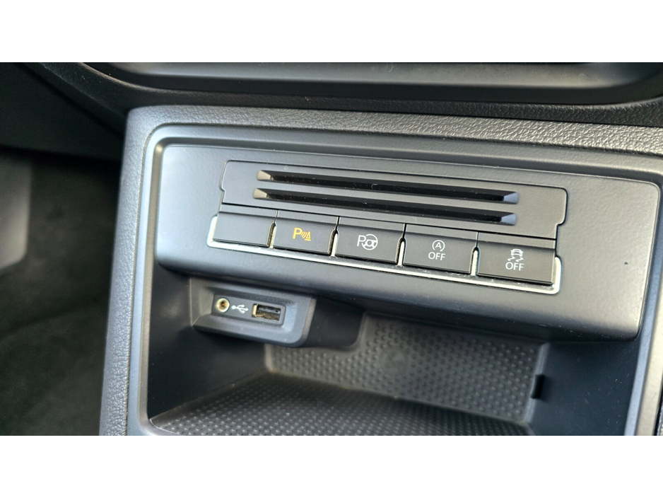 2016 Volkswagen Tiguan - image 24