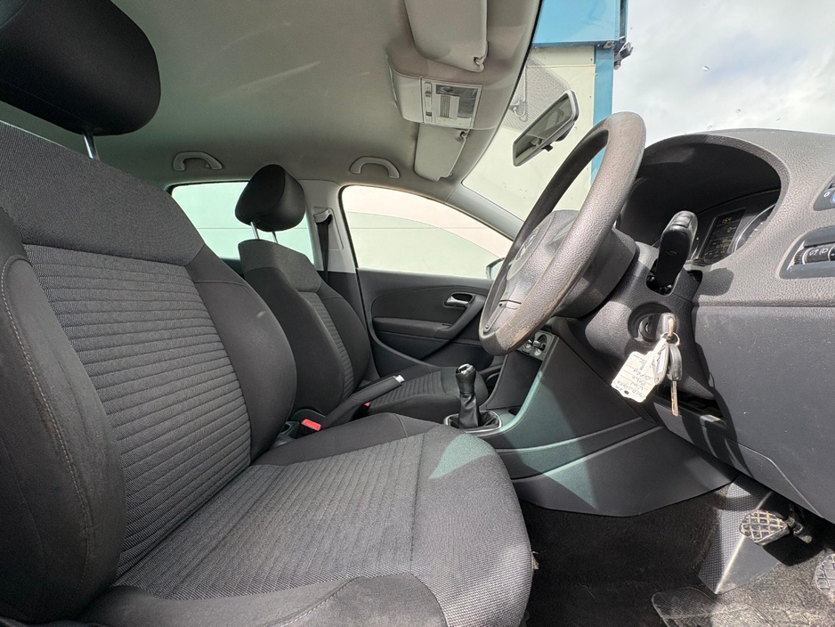 2014 Volkswagen Polo - image 7