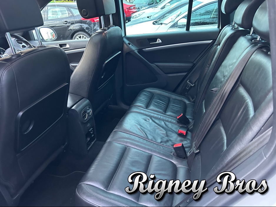 2016 Volkswagen Tiguan - image 10