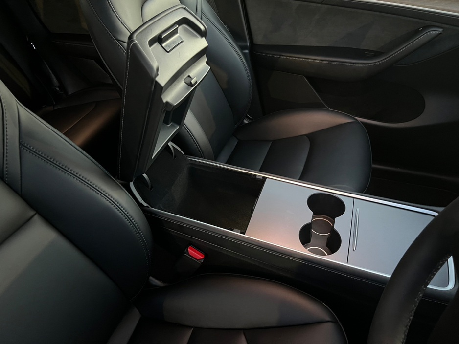 2024 Tesla Model Y - image 7