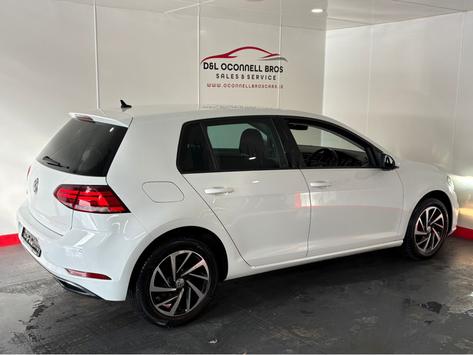 2020 Volkswagen Golf - image 7