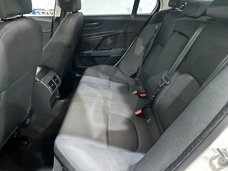 2018 Jaguar XE - image 9