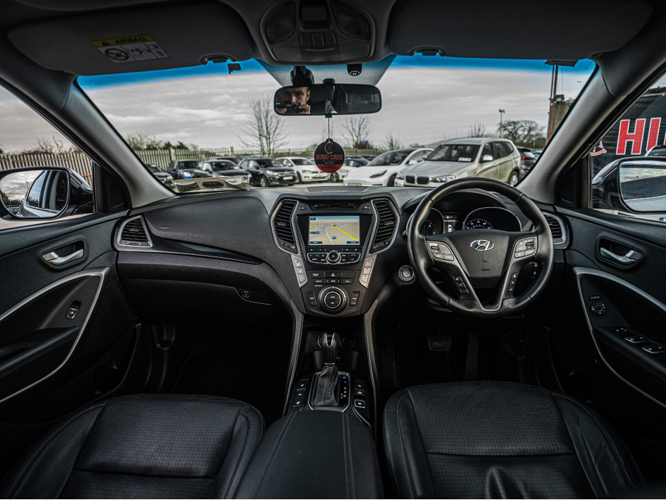 2014 Hyundai Santa Fe - image 6