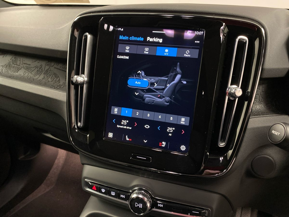 2026 Volvo EC40 - image 17