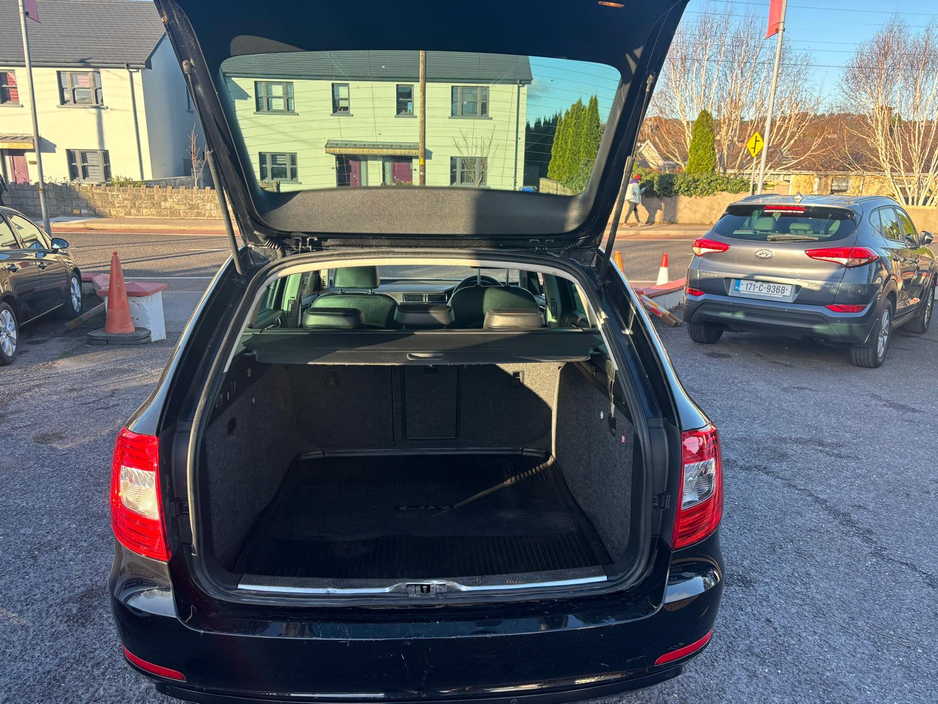 2015 Skoda Superb - image 8