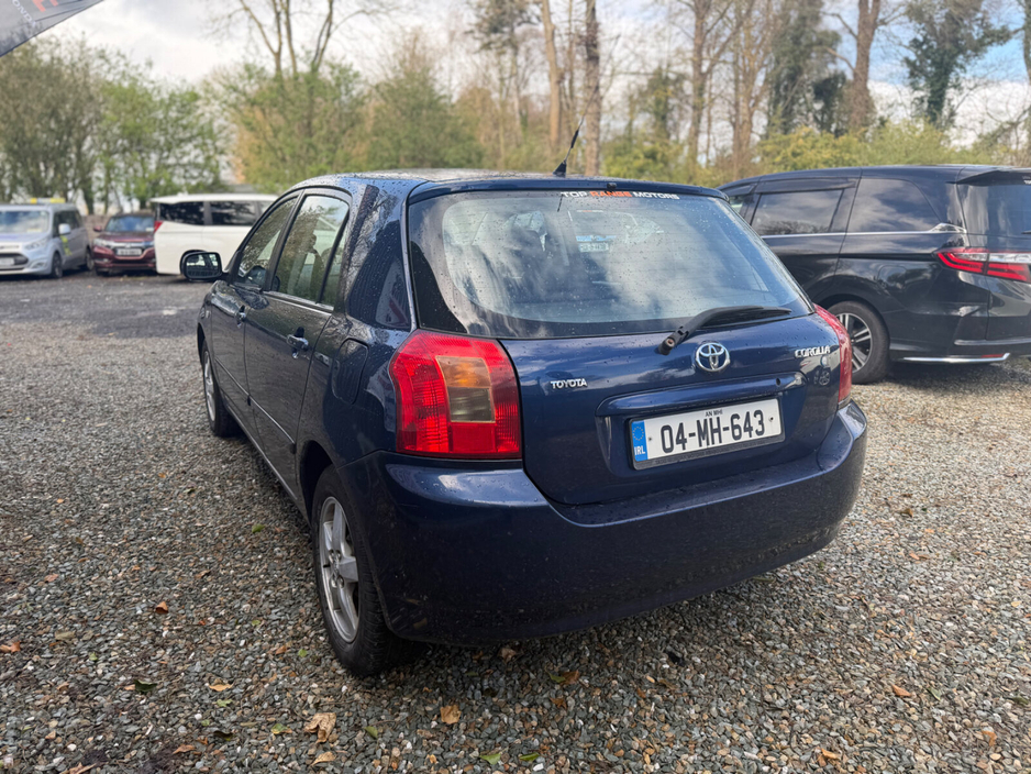 2004 Toyota Corolla - image 4