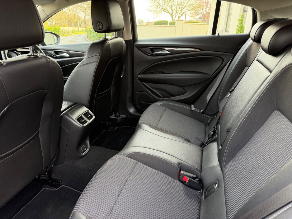 2019 Opel Insignia - image 19