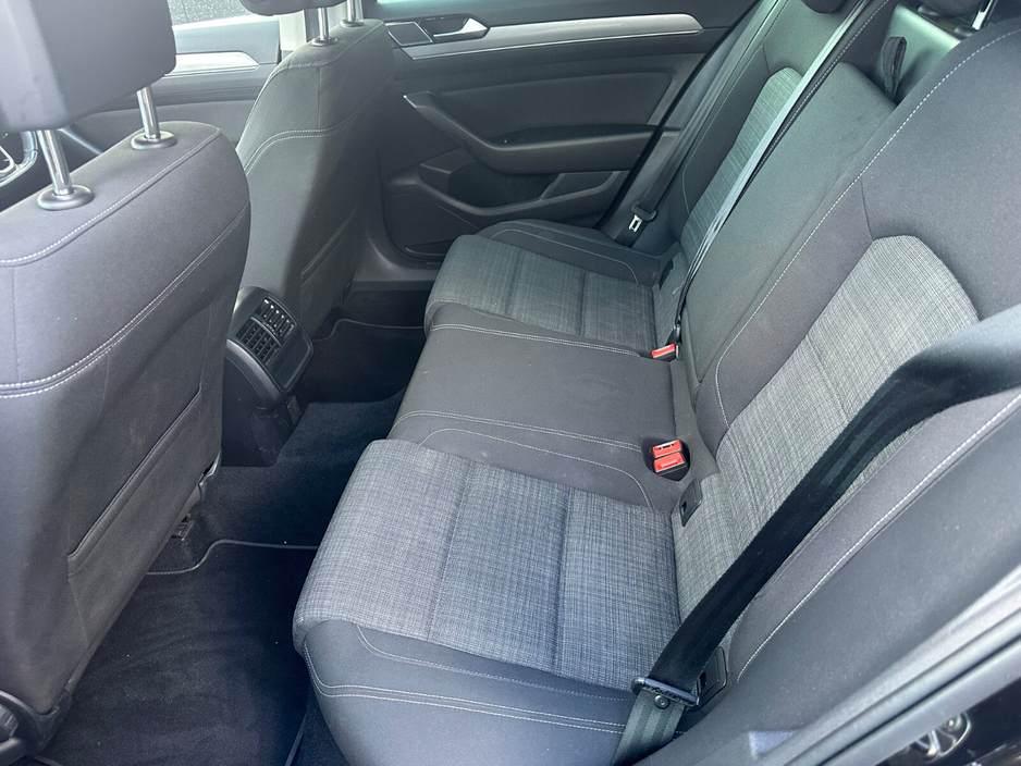 2020 Volkswagen Passat - image 12