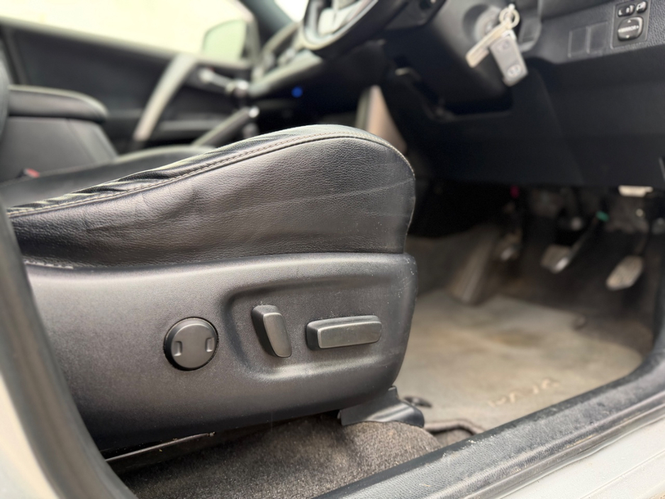 2017 Toyota Rav4 - image 11