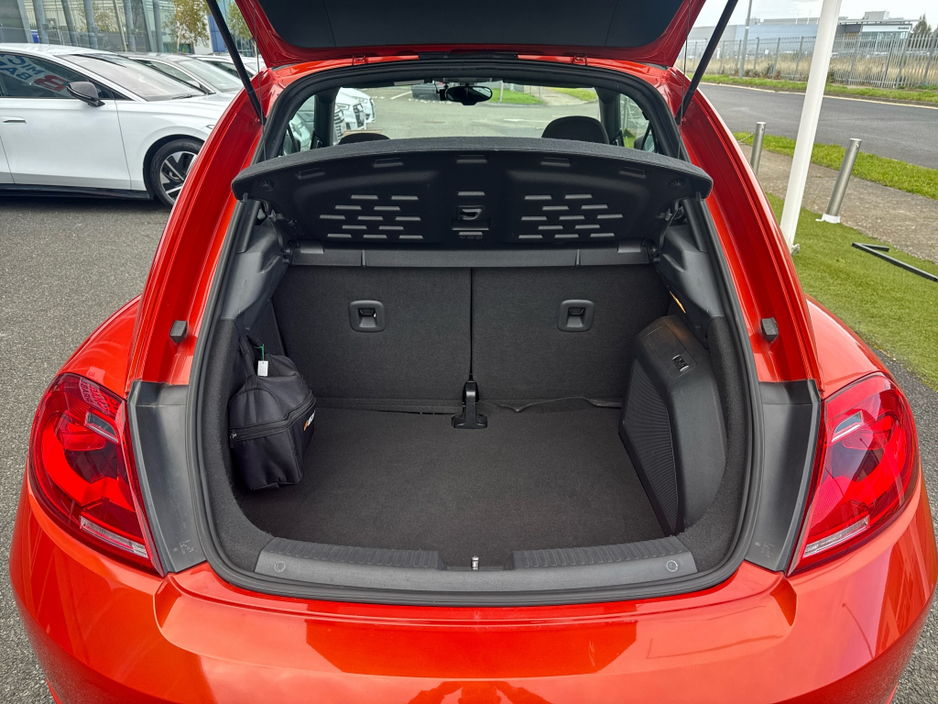 2016 Volkswagen Beetle - image 9