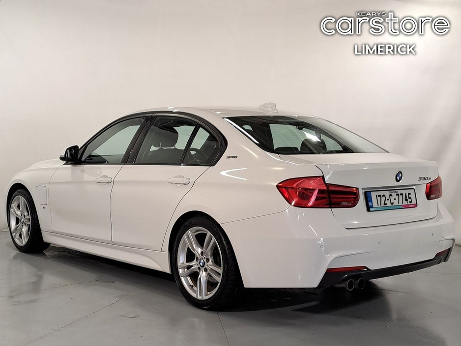 2017 BMW 3 Series - image 5