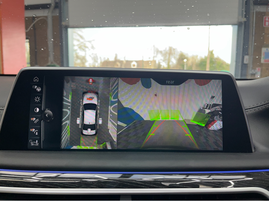 2016 BMW 7 Series - image 30