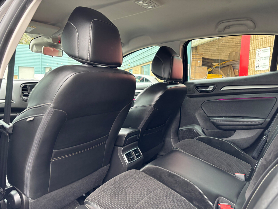 2016 Renault Megane - image 13