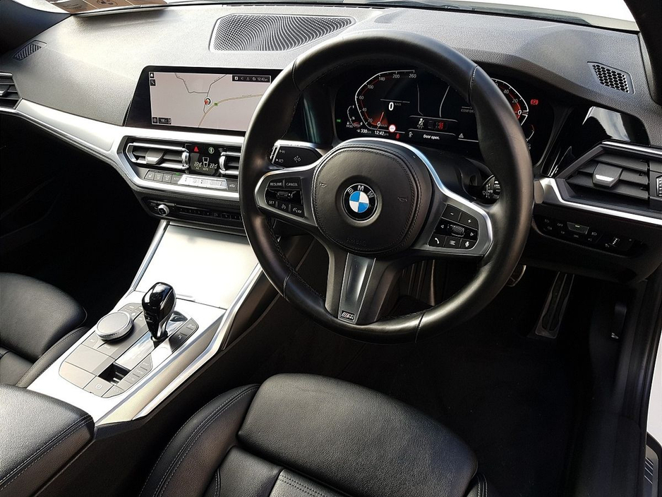 2022 BMW 3 Series - image 6