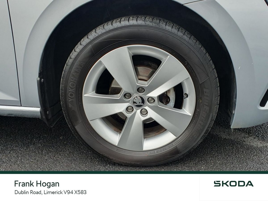 2021 Skoda Scala - image 9