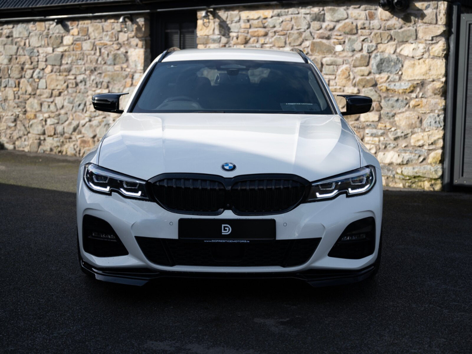 2021 BMW 3 Series - image 2