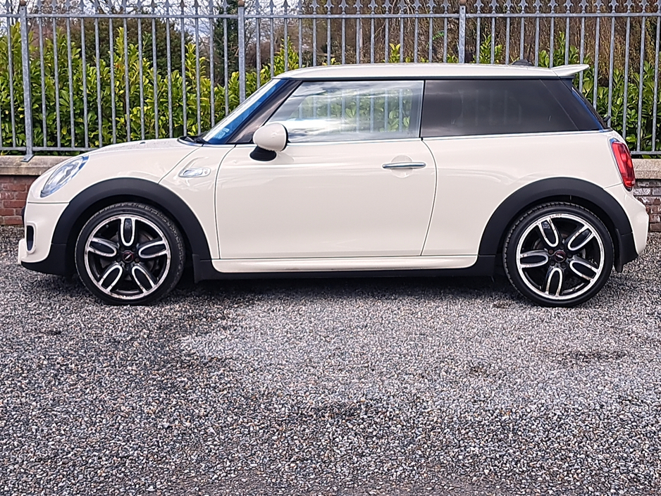 2016 MINI Cooper S - image 5