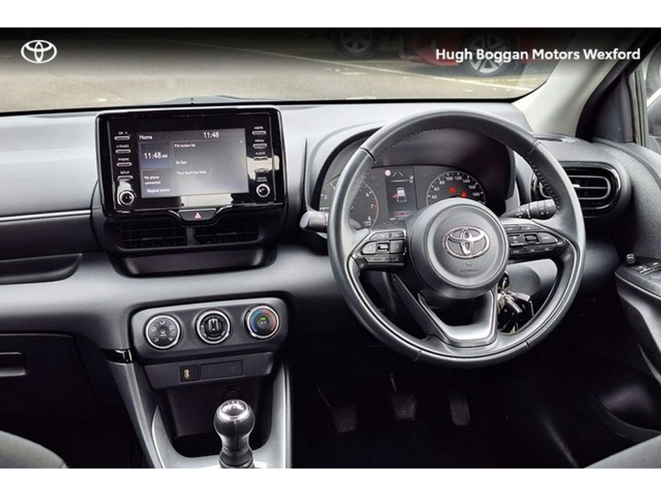 2021 Toyota Yaris - image 16