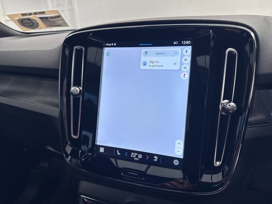 2023 Volvo XC40 - image 17