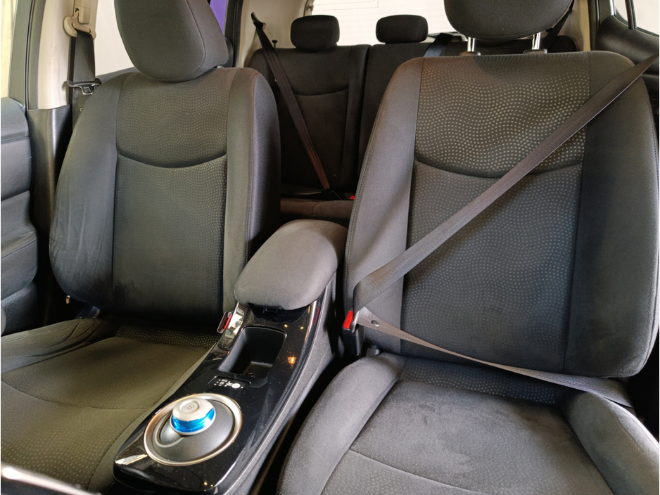 2016 Nissan Leaf - image 11