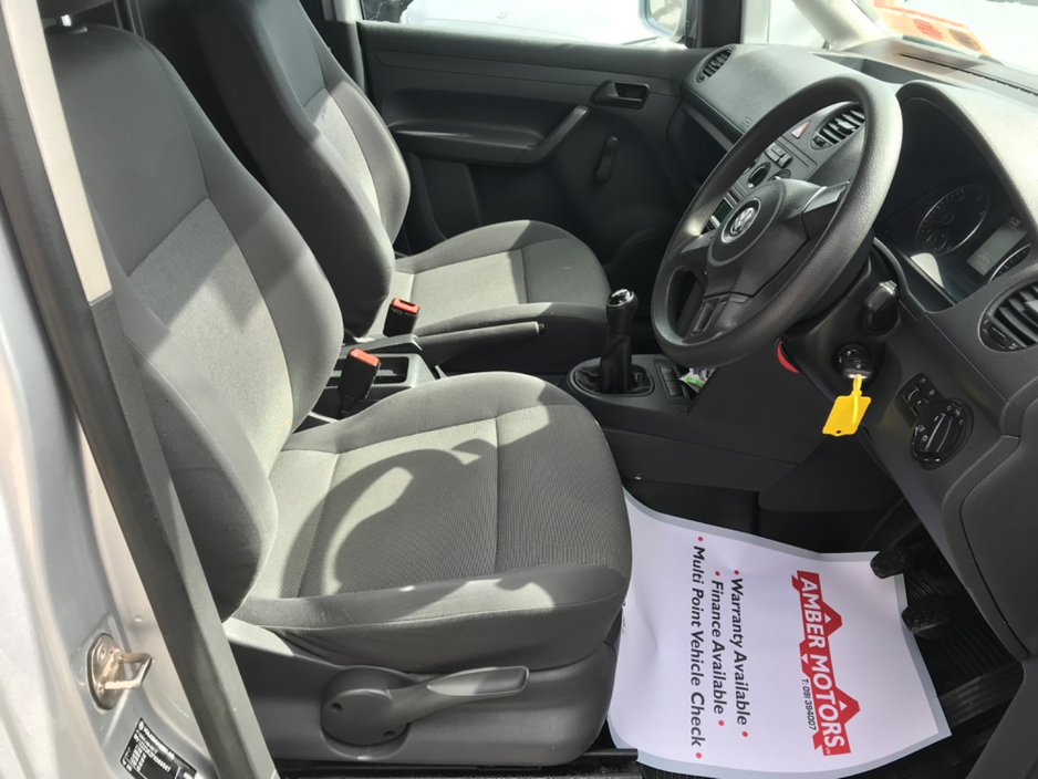 2015 Volkswagen Caddy - image 25