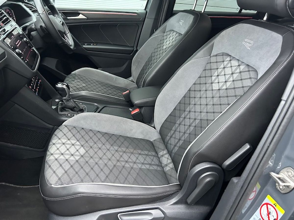 2023 Volkswagen Tiguan - image 15