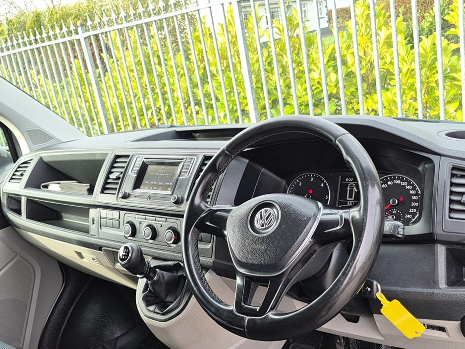 2017 Volkswagen Transporter - image 15