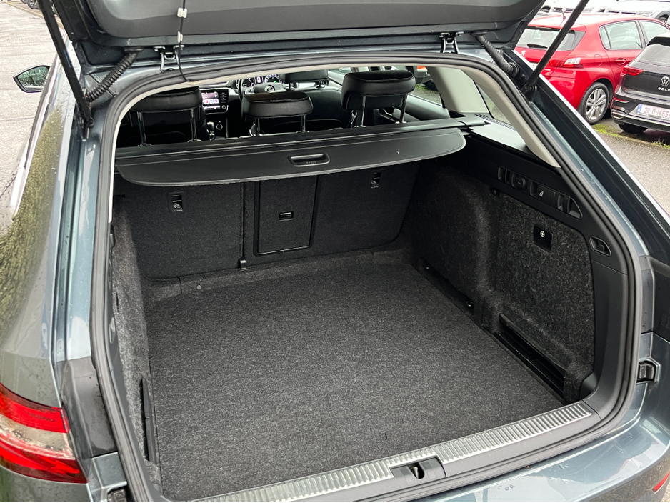 2020 Skoda Superb - image 8