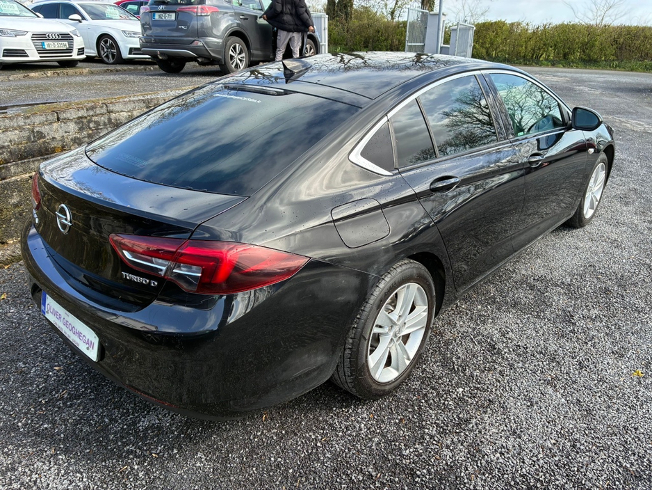 2018 Opel Insignia - image 14