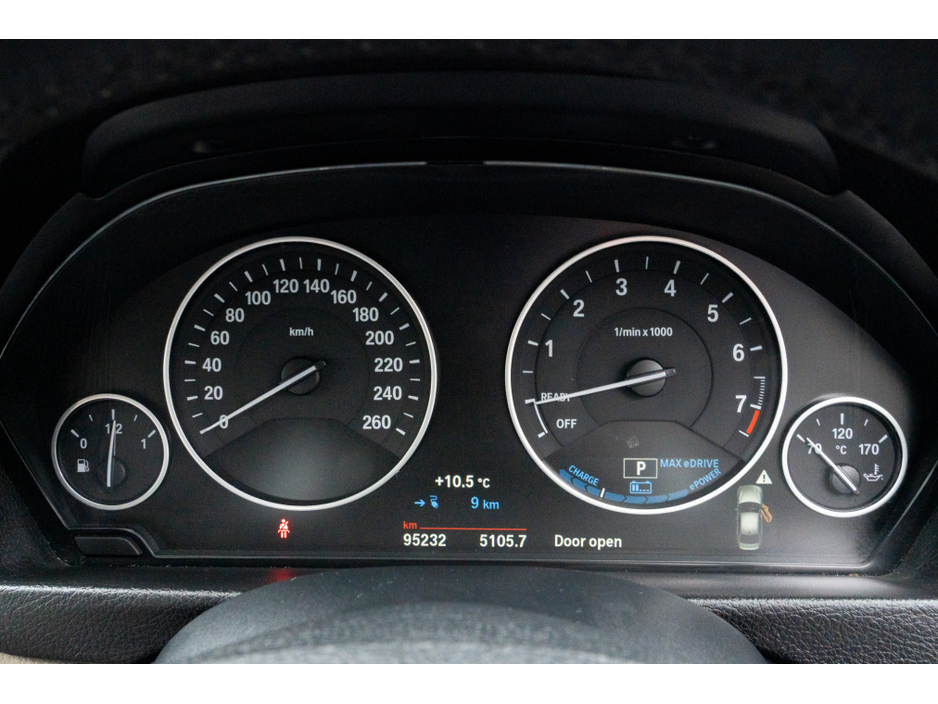 2017 BMW 3 Series - image 20