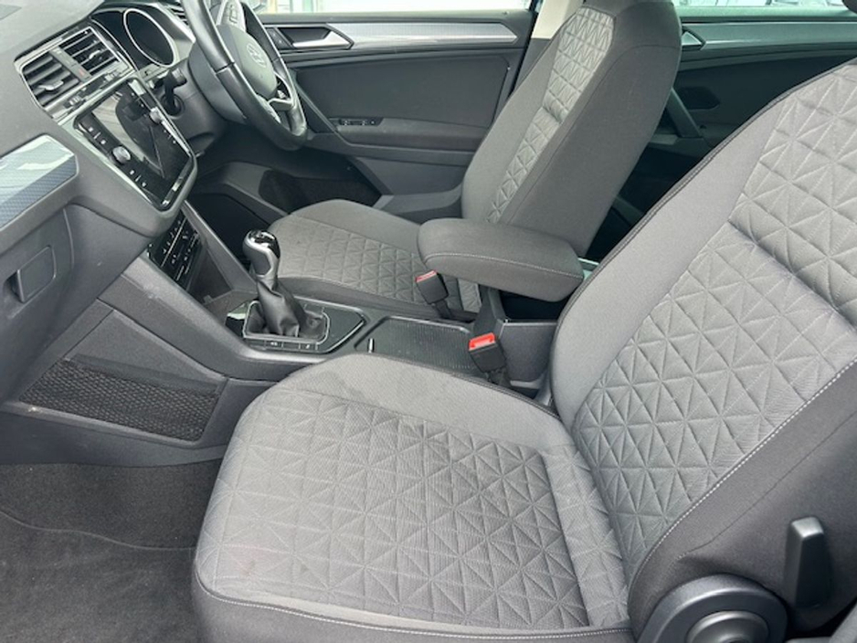 2024 Volkswagen Tiguan - image 4