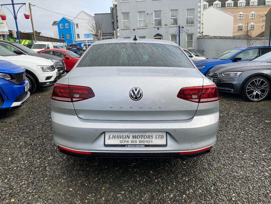 2020 Volkswagen Passat - image 19