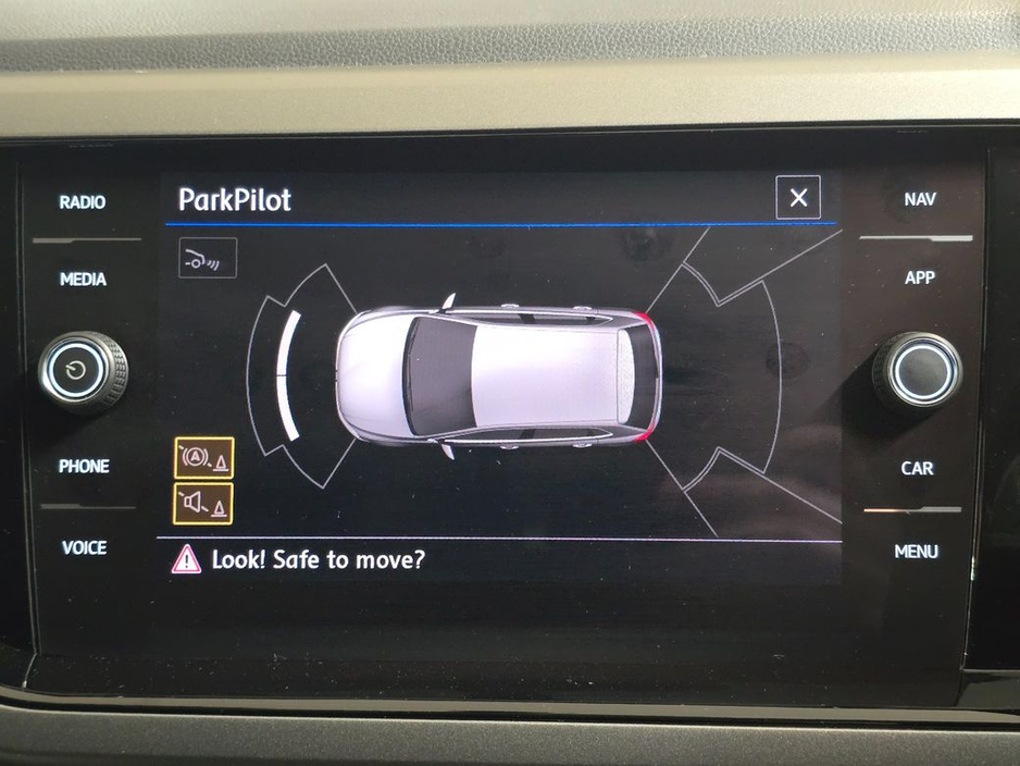 2018 Volkswagen Polo - image 12