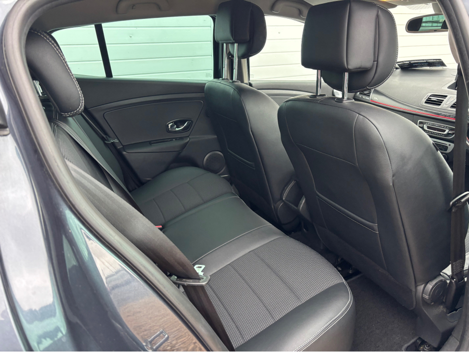 2016 Renault Megane - image 11