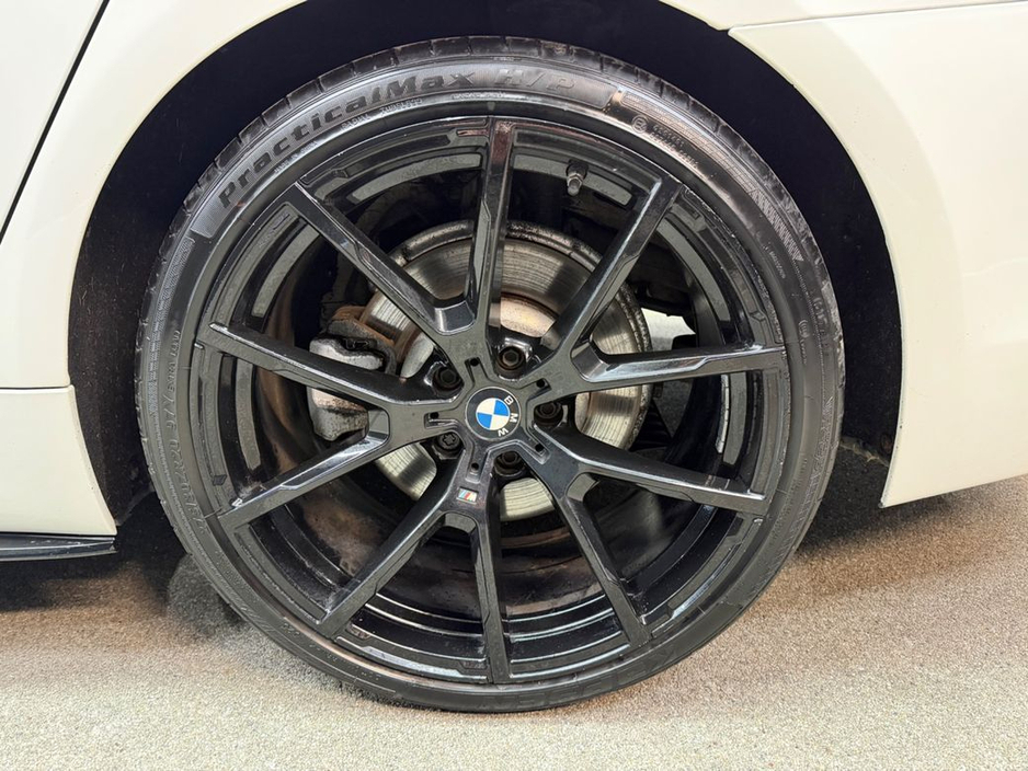 2019 BMW 5 Series - image 20