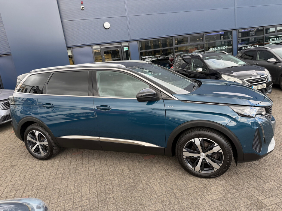2025 Peugeot 5008 - image 3