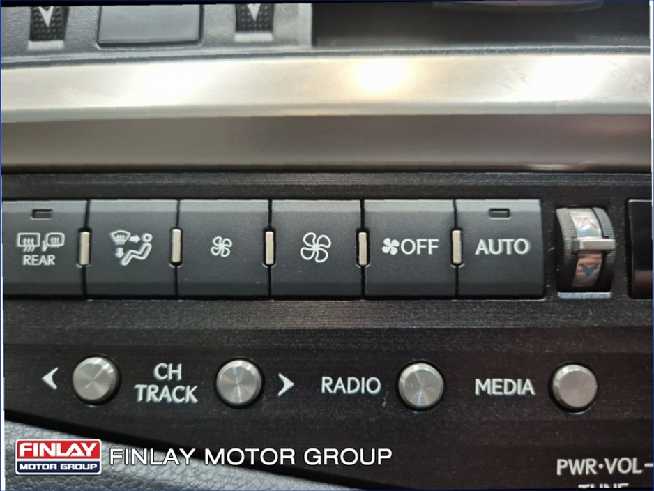 2019 Lexus ES 300 H - image 17