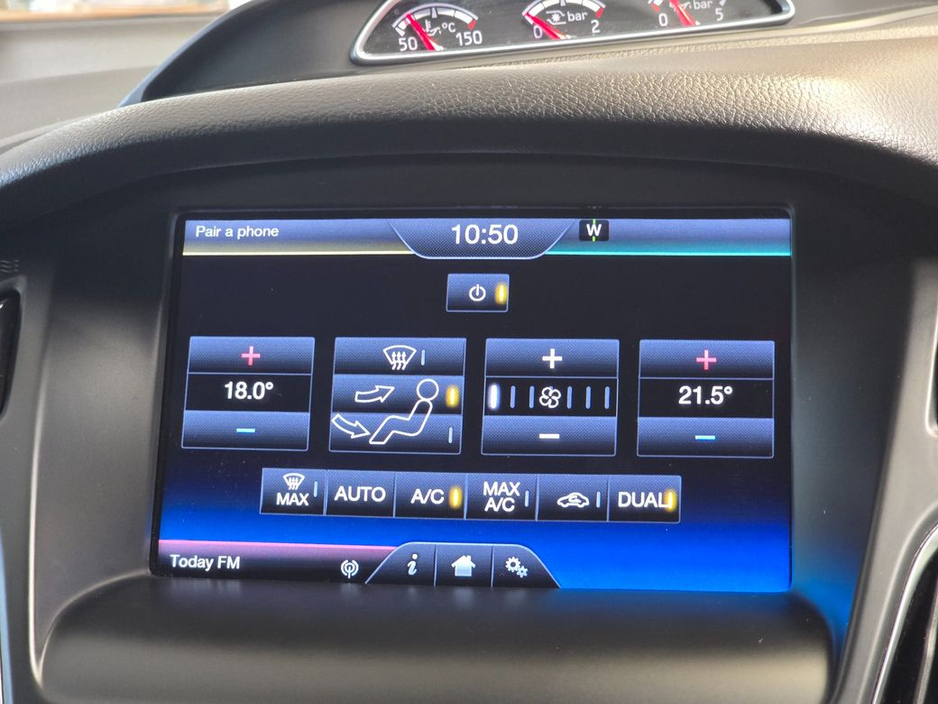 2016 Ford Focus - image 14