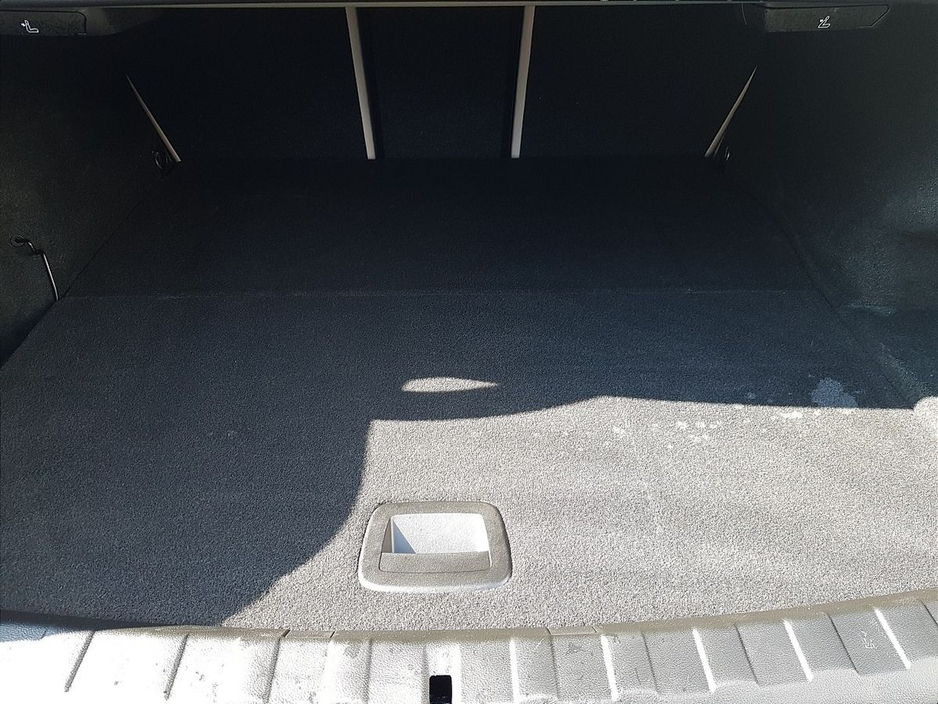 2022 BMW 3 Series - image 11