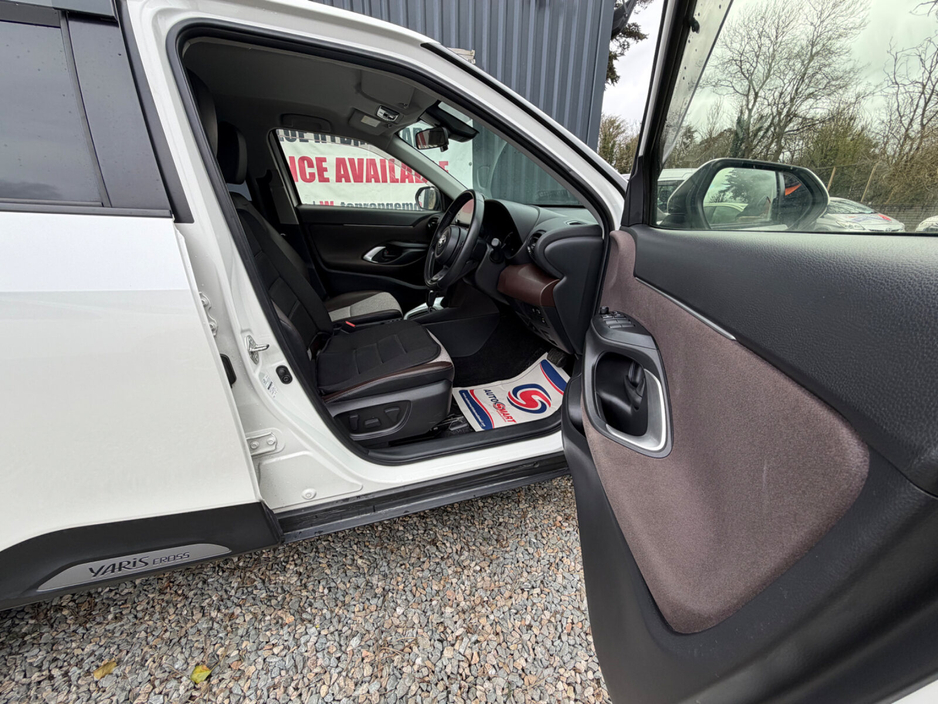 2022 Toyota Yaris Cross - image 14