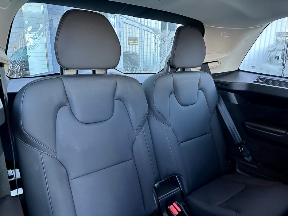 2025 Volvo XC90 CORE T8 PHEV AWD AUTO