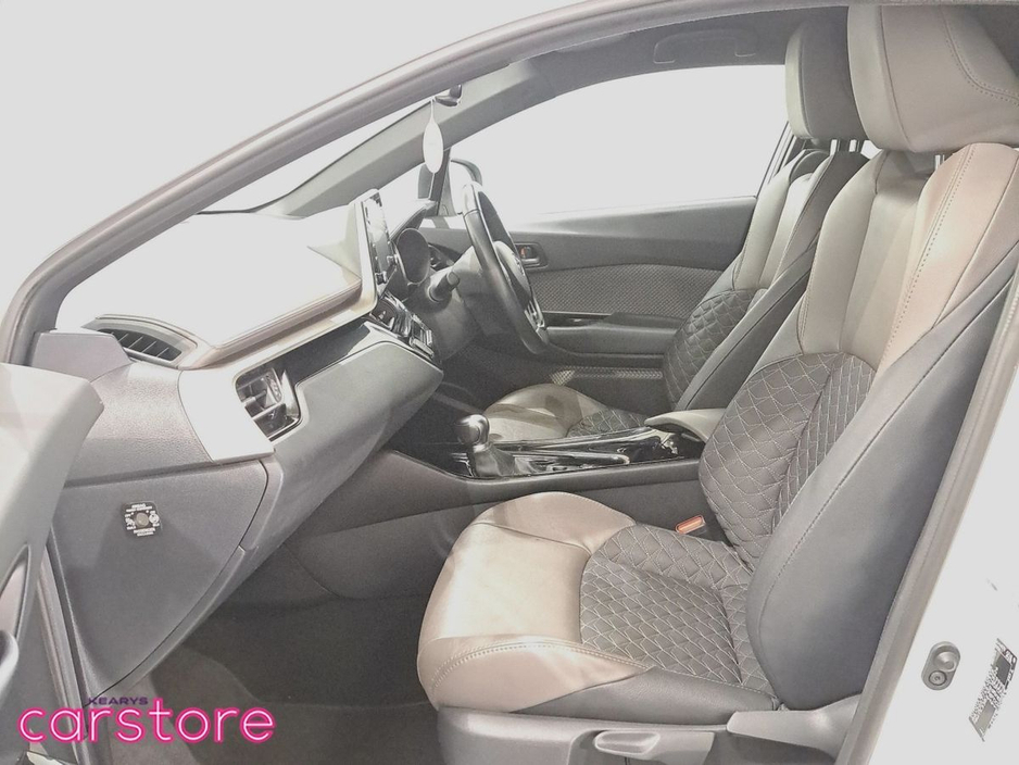 2022 Toyota C-HR 1.8 HYBRID SOL €27,880