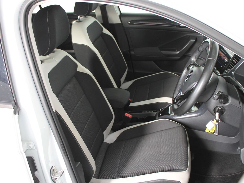 2019 Volkswagen T-Roc - image 13