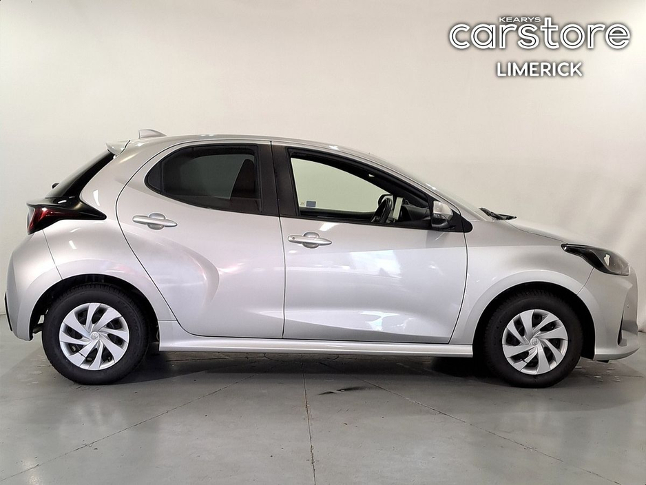 2021 Toyota Yaris 1.5 HYBRID €17,880