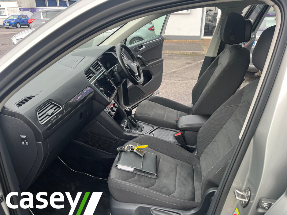 2018 Volkswagen Tiguan - image 8