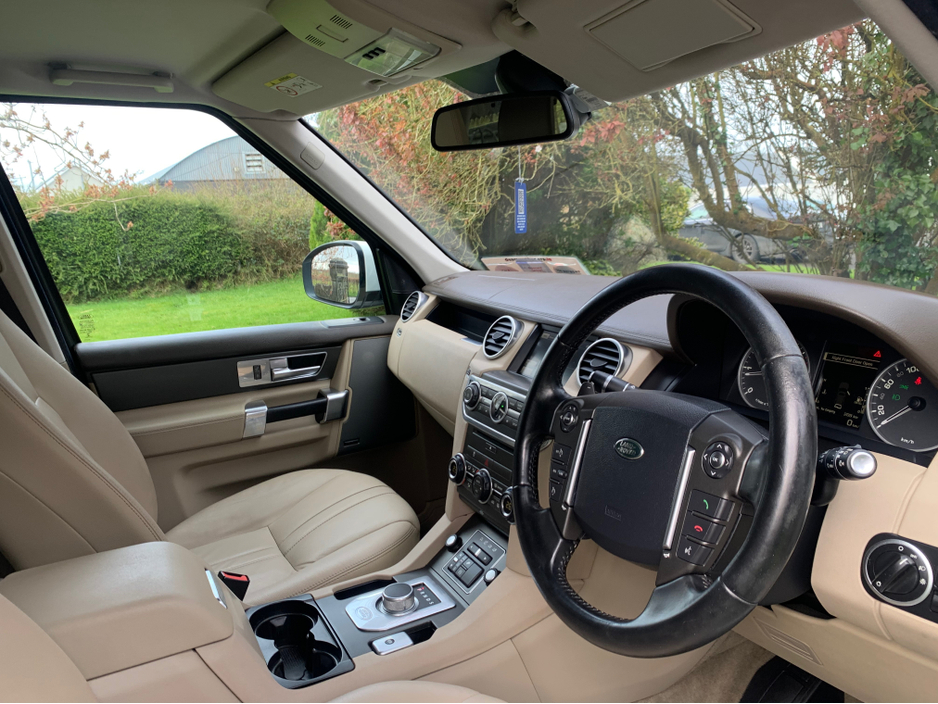 2014 Land Rover Discovery - image 23